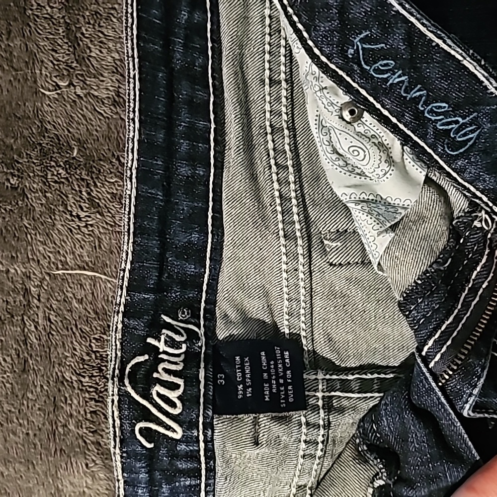 Vanity Shorts - Picture 3 of 3
